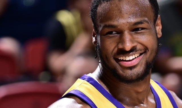 开云体育官方网站-湖人全员陪太子读书！詹姆斯坦言新季目标并非冲冠