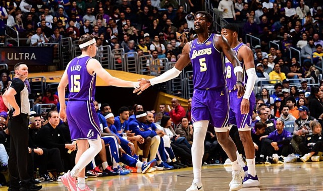 开云官方网站-被恩比德各种打爆！湖人先发中锋突然间在防守端失去了自信心？