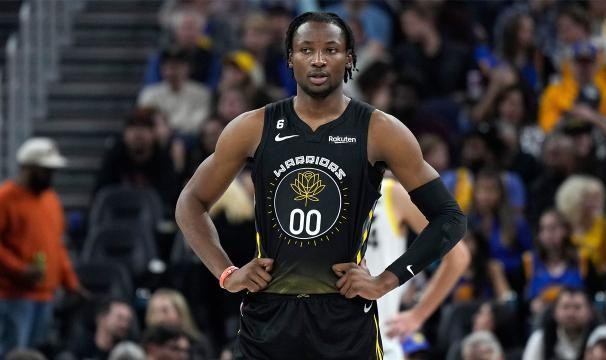 开云官方网站-勇士库明加崛起：20岁新星攻防一体 金州又一杰作