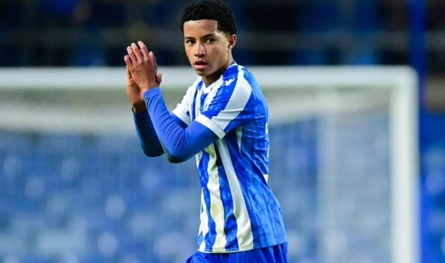 开云体育官方网站-跟队：曼联已经开出报价求购谢周三17岁左后卫阿拉奥