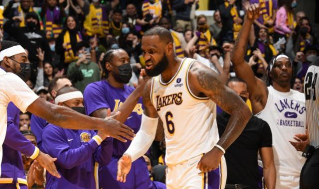 开云体育官方网站-【观察】詹姆斯有多伟大 韦少哈登就有多拉胯