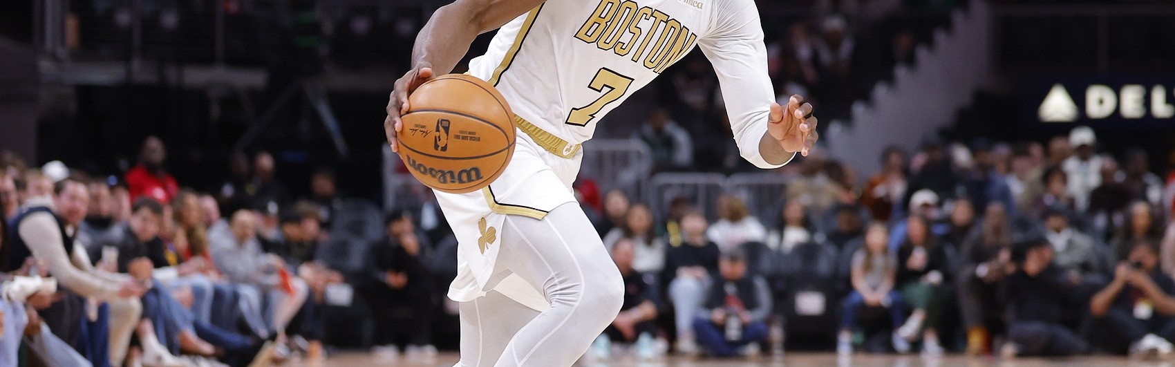 开云登录入口-错失绝杀！杰伦·布朗28投11中&amp;关键2罚全铁 空砍32分11板2助1帽