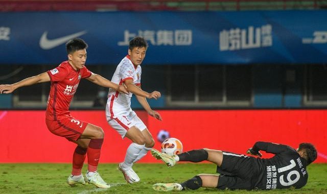开云体育官方网站-武磊时隔1409天再战中超 武巴同城状态低迷失单刀